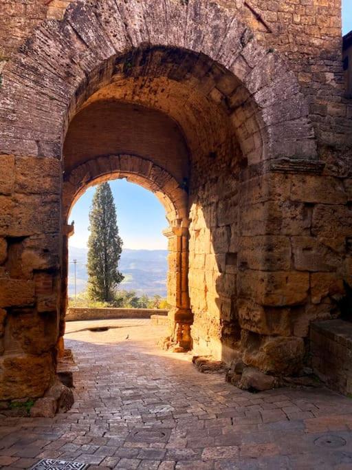 Casa Vacanze E Brevi Periodi Alla Porta Etrusca La Panchina Al Sole Волтера Екстериор снимка