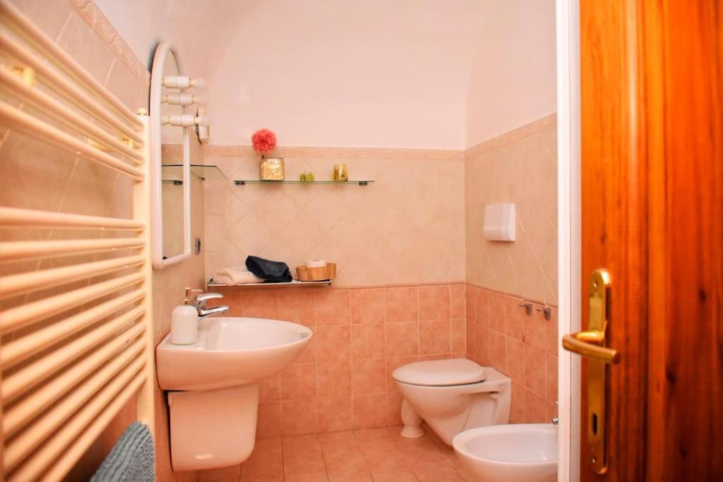 Casa Vacanze E Brevi Periodi Alla Porta Etrusca La Panchina Al Sole Волтера Екстериор снимка