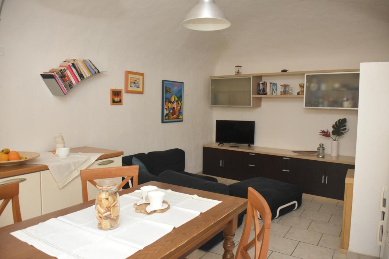Casa Vacanze E Brevi Periodi Alla Porta Etrusca La Panchina Al Sole Волтера Екстериор снимка
