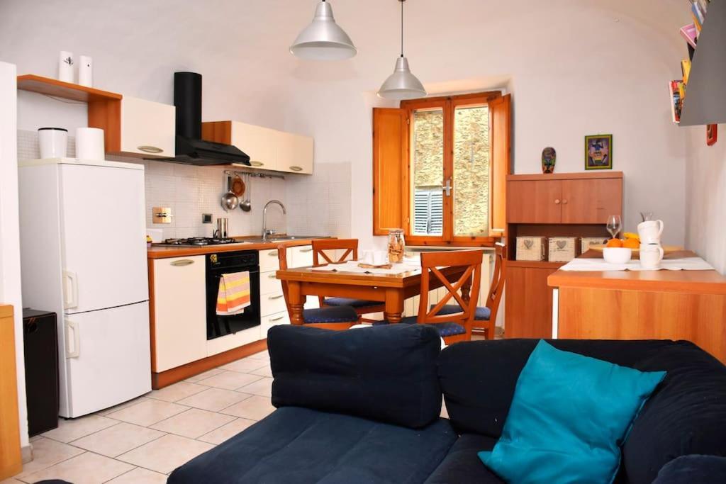 Casa Vacanze E Brevi Periodi Alla Porta Etrusca La Panchina Al Sole Волтера Екстериор снимка