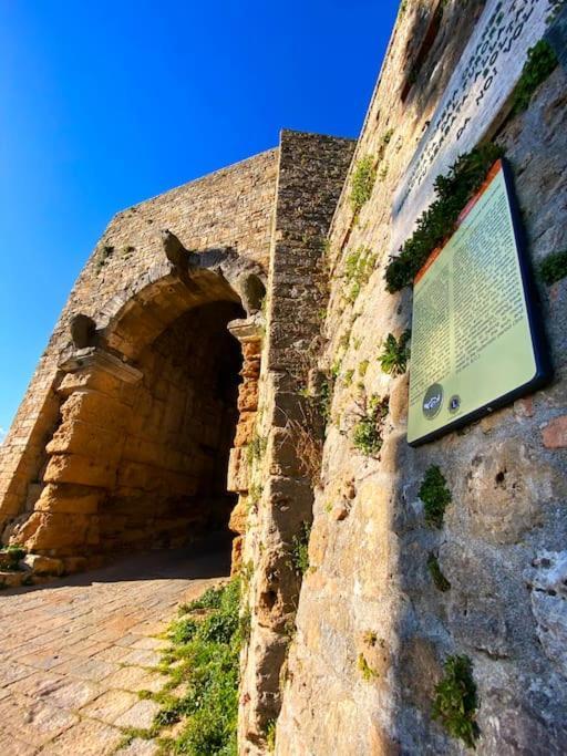 Casa Vacanze E Brevi Periodi Alla Porta Etrusca La Panchina Al Sole Волтера Екстериор снимка