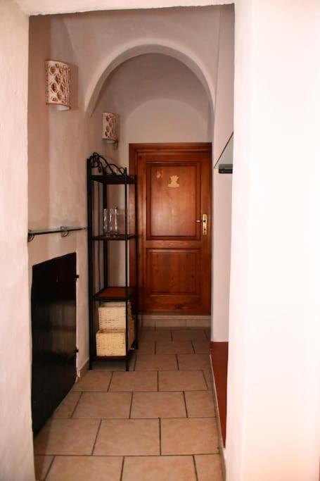 Casa Vacanze E Brevi Periodi Alla Porta Etrusca La Panchina Al Sole Волтера Екстериор снимка